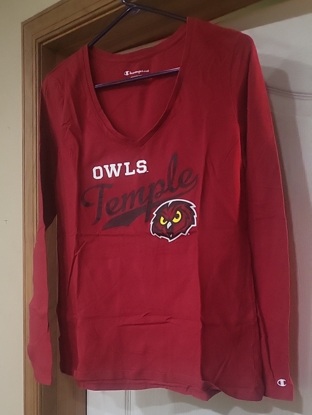 Champion Red Temple Owls V‑Neck Long Sleeve Tee